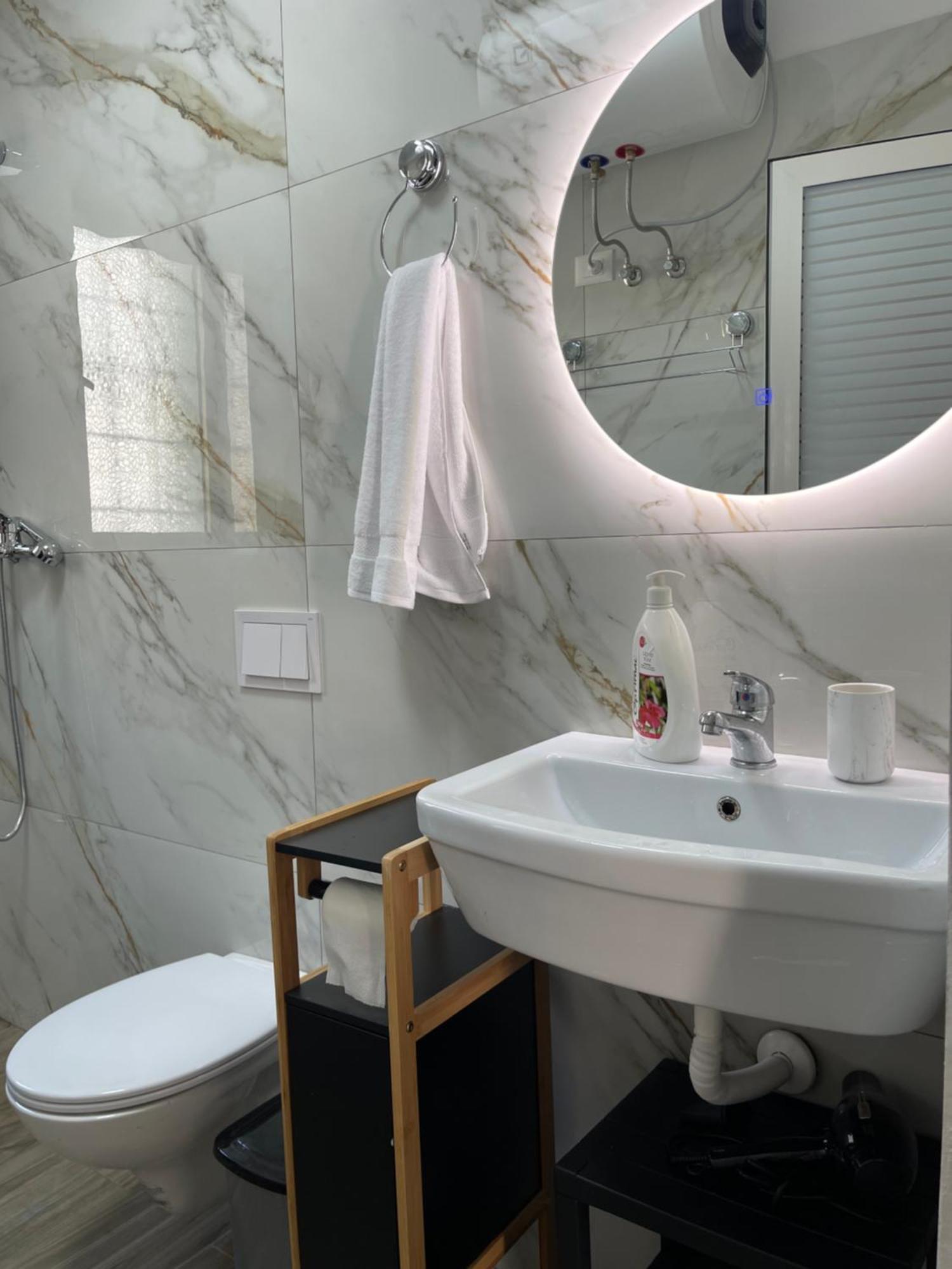 Sunny City Center Apartment Лежа Экстерьер фото